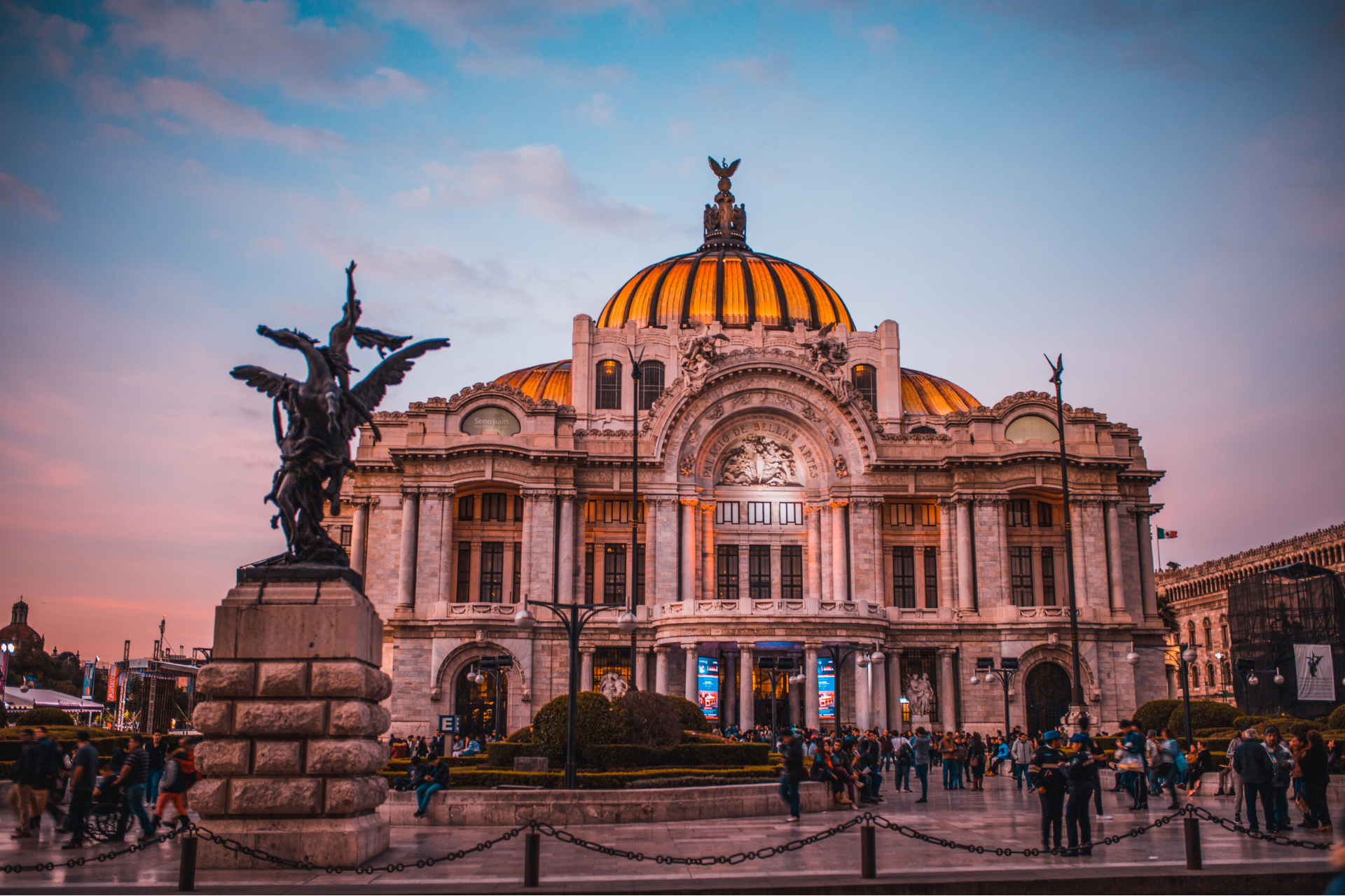 Contact background - Bellas Artes